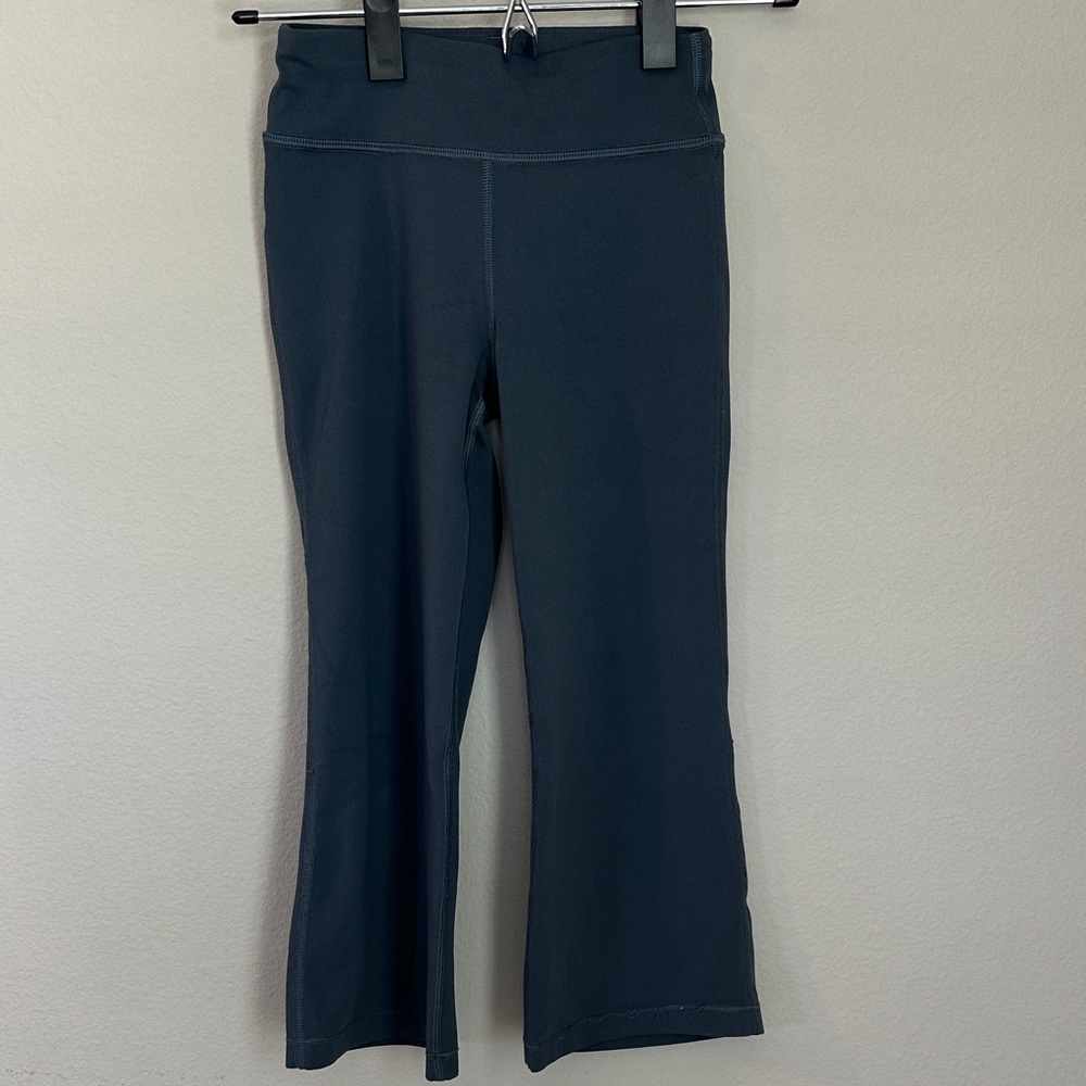 Athleta Girl Kick Flare Slate Gray Blue Capri Bottoms